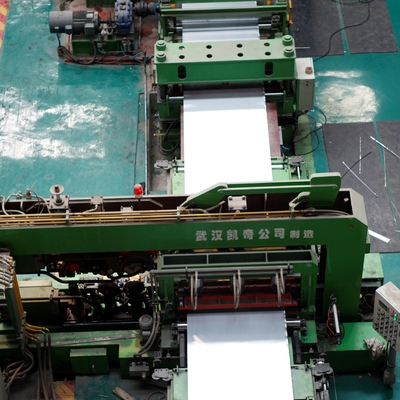 Cadena de producción galvanizada de la inmersión caliente 150000TPY 0.6m m 1.2m m 550m m