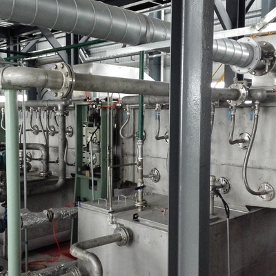 Línea de aluminio de alta velocidad del recubrimiento previo en continuo con la carretilla cargada que centra la máquina